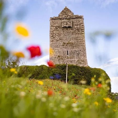 Ballinalacken Castle 4*