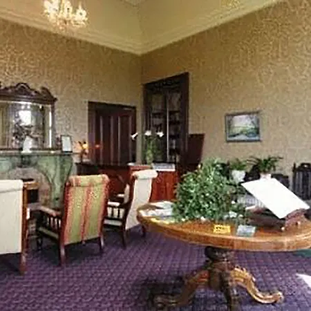 Ballinalacken Castle Otel